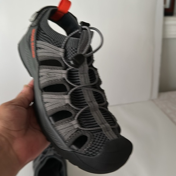 Eddie Bauer Men’s Gray and Black Water Shoes - Picture 16 of 16